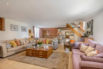 Image de Sparks Barn - Cinq Chambres Maison, Couchages 10