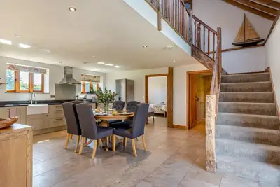 Image de Pentney Barn - Trois Chambres Maison, Couchages 6