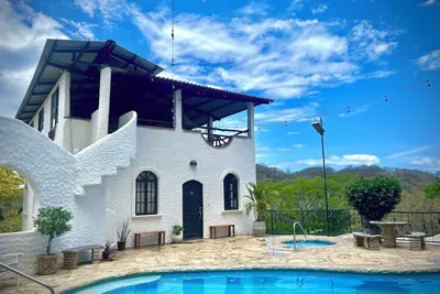 Image de Poolside Cabana by the Beach at Villa ViYarte