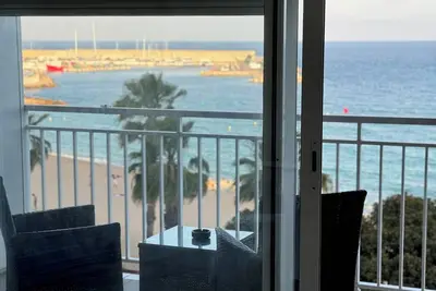 Image de Renovated apartment in the center and first sea line