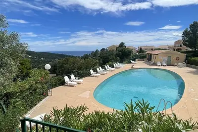 Image de Mazet avec vue sur le Golfe de Saint-Tropez