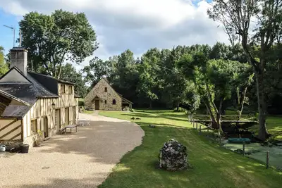Image de Gite de charme, bord de rivière (sécurisé), (grande) piscine enfant, calme
