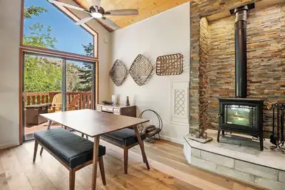 Image de Gorgeous, quiet cabin close to Summerhaven