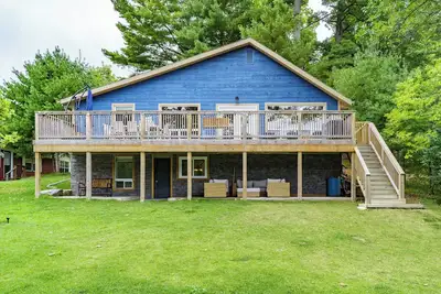 Image de Muskoka Riverside Retreat on the Indian River in the heart of Port Carling