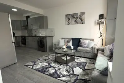 Image de Maison-Salle de bain privée séparée-Famille-Pas de vue-House-0