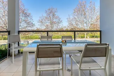 Image de Two Bed Apartment in Albur Village - 2g