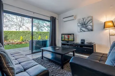 Image de One Bedroom Apartment in Albur Village with Garden 1h