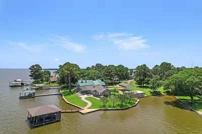 Image de The Lakehouse | Lakefront Boat & Rv Getaway