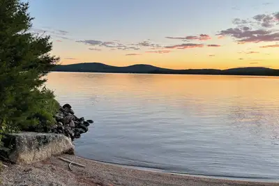 Image de Peaceful cabin on Branch Lake near Acadia National Park
