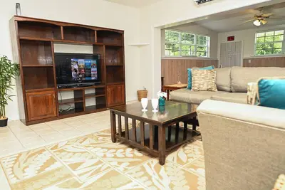 Clear Blue Water Paradise 2-bedroom condo with Ac, WiFi in Freeport