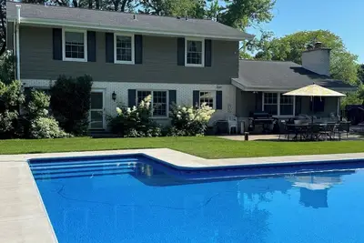 Image de Entire House for Rent in Elm Grove with Pool