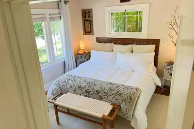 Image de Proctor District SanctuaryJacuzzi and Sauna + Cafe Appliances. Ruston Way close!