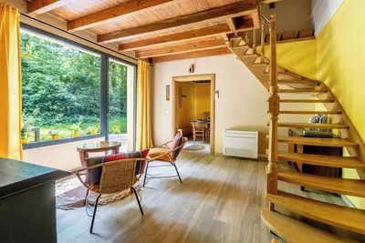 Image de Maison  'Maison forestiere Pleine Nature Kerdary' avec terrasse privée, jardin privé et Wi-Fi