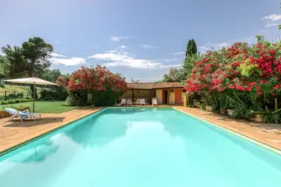 Image de Maison de vacances 'Réattu' avec piscine partagée, Wi-Fi et climatisation