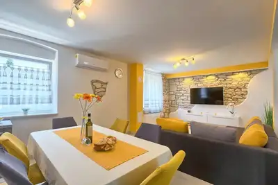 Image de Apartment Viola in center of Medulin for 6 person