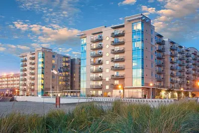 July 4th, 2025 at 5 stars Wm Seaside resort. Enjoy Firework @ Oregon Coast