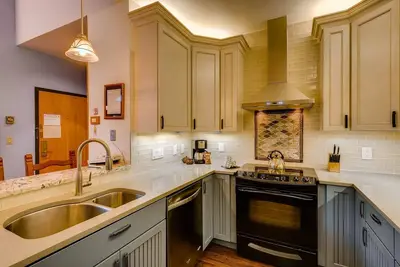 Image de 2 Bedroom Condo with Gas Fireplace + Hot Tub!