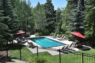 Image de Spacious Condo | Gourmet Kitchen, Balcony & More