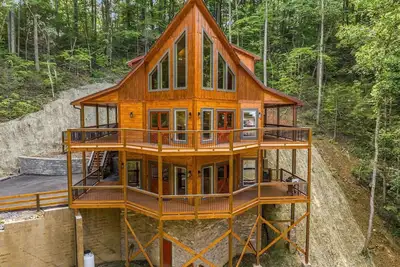 Image de Riversong Elegance - New construction, family-friendly cabin, quiet neighborhood
