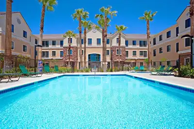 Image de Free Breakfast. Outdoor Pool & Hot Tub. Near Edwards Air Force Base!