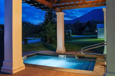 Image de Renovated House with Golf Course | Free Parking