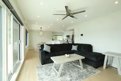 Image de Lakefront Luxury Aparthotel Suites with Kitchen Amenities 302