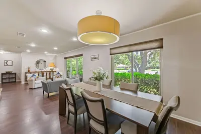 Image de Stunning home near Downtown Austin - Minutes from The Domain &  Q2 Stadium