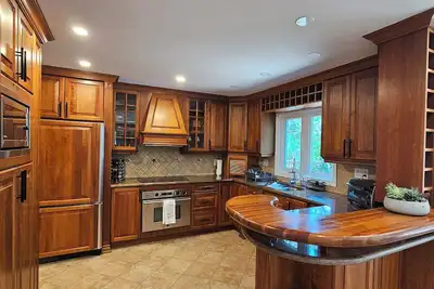 Image de The Perfect Luxury Getaway 4 Bdrm Home With New Modern Furniture!