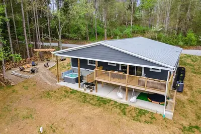 Image de Hidden Hills Haven - Hot Tub, Fire Pit, Pool Table