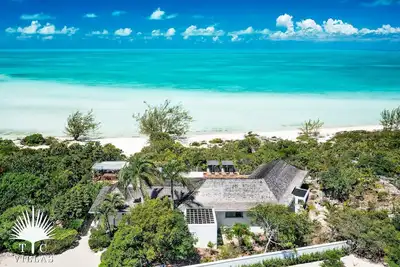 Image de Tc Villas -Six Turtles -Beachfront Luxury on Taylor Bay with Pool & Beach Views