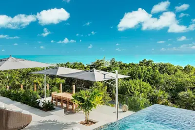 Image de Tc Villas -Alizee Villa -Modern Family Retreat w/ Pool and Private Beach Path