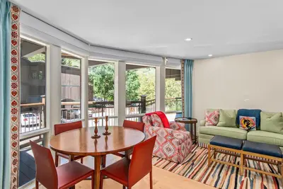 Image de Le Clairvaux Unit 9 | Newly remodeled 2bd/2bth condo in the heart of downtown Aspen