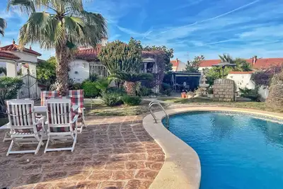 Maison de vacances 'Sol En Vinaros Con Piscina' avec piscine privée, Wi-Fi et climatisation