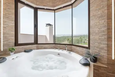 Image de Maison de vacances 'Torre Buen Aire Con Jacuzzi' avec vue sur la montagne, terrasse privée et balcon