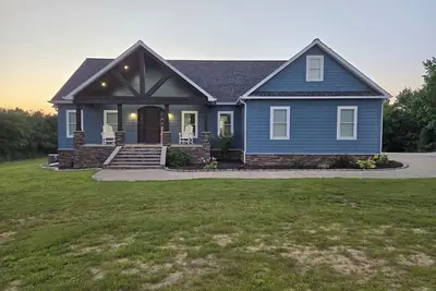 Image de Creekside Manor is you ultimate vacation home to relax with the whole family.