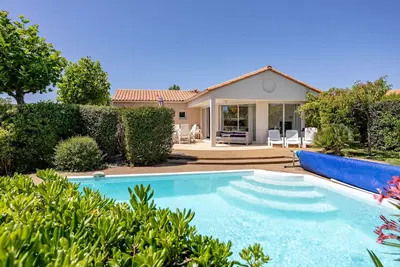 Image de Villa 'Accacia Avec Piscine Privée' avec piscine privée, terrasse privée et Wi-Fi