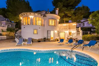 Image de Appartement 'Algemesi Apt A' avec vue sur la montagne, Wi-Fi et climatisation