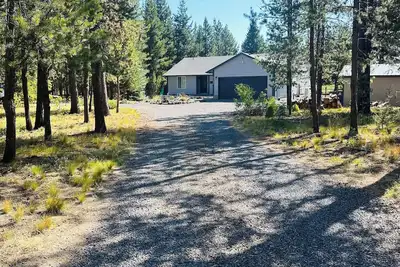 Image de Ponderosa Ranch-Near Mt Bachelor-Great for Snowmobilers, Hunters. Hot Tub