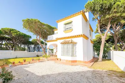Image de Villa Pinares - Nice house 5 minutes from the beach of La Barrosa with free wifi.