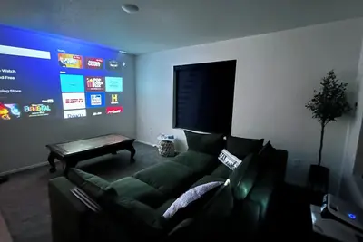 Image de Brand new 4 Bd + 2 Bath fully furnished House near Foothills!