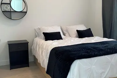 Image de Close to ferry terminal and a short drive to the airport or downtown Vancouver!