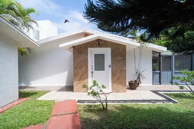 Charming 3br House, Close To The Beach