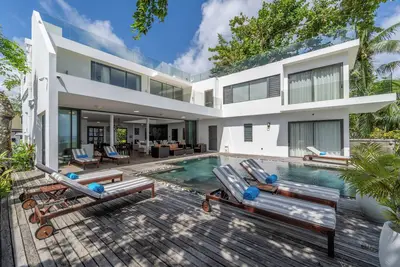 Image de Coastal luxurious designed Beachfront villa 5 ensuite bedroom beachfront Villa