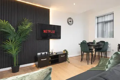 Image de Sophisticated & Stylish Flat nr Airport - Sleeps 9