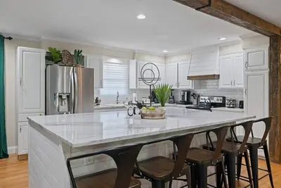 Image de Family Friendly Home with Hot Tub and Firepit