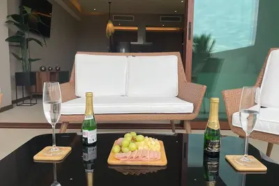 Image de Acapulco Refuge: Elegant Apartment with Access to Pool and Beach