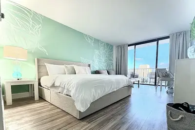Image de Waikiki Ocean View Oasis  Free parking\nLocated in Waikiki across from the beach