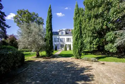 Image de Demeure du XVIIIe avec Jacuzzi près de Paris