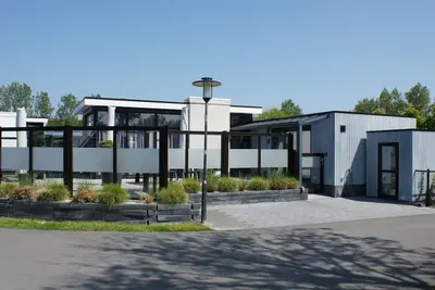 Image de Modern holiday chalet 'Timeout' with fenced garden, near the sandy beach in Bres