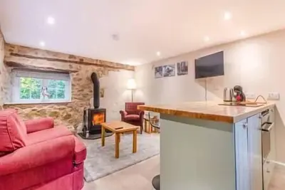 The Cider Press, countryside romantic cottage with hot tub